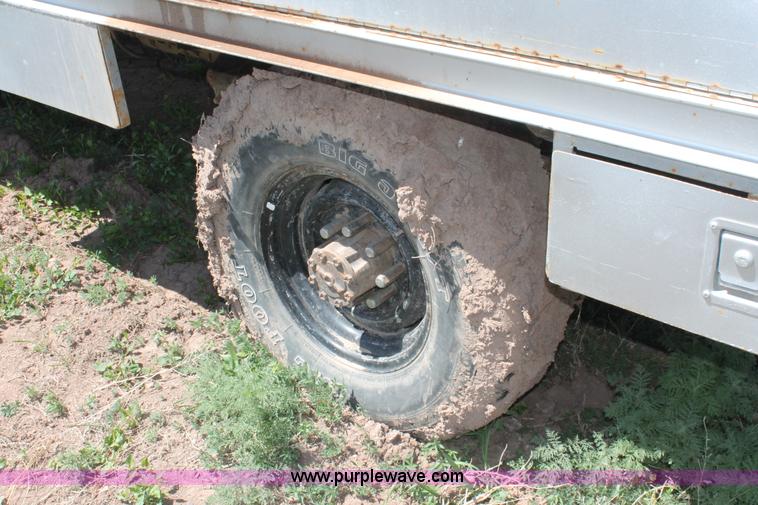 image for item H3575 1996 Ford F250 XL utility truck