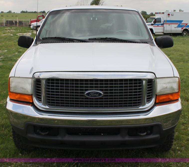 image for item H7485 2001 Ford Excursion XLT SUV