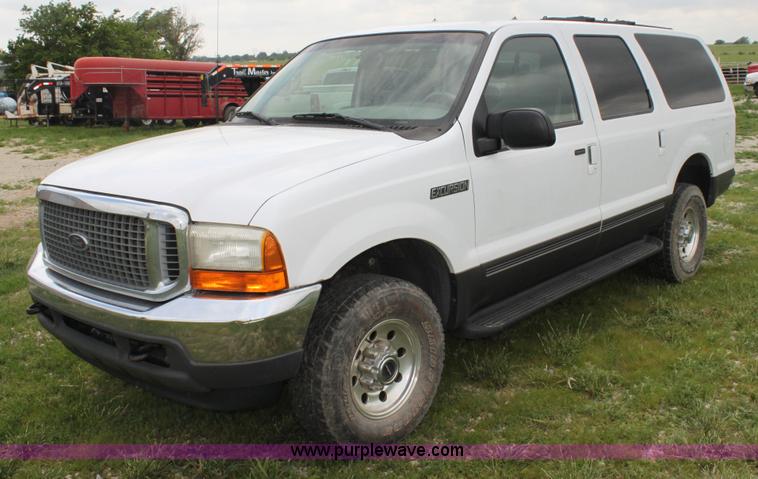 image for item H7485 2001 Ford Excursion XLT SUV