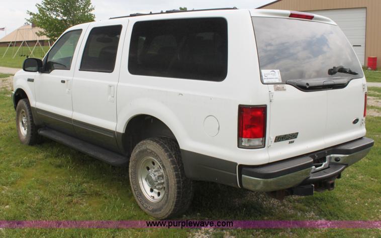 image for item H7485 2001 Ford Excursion XLT SUV