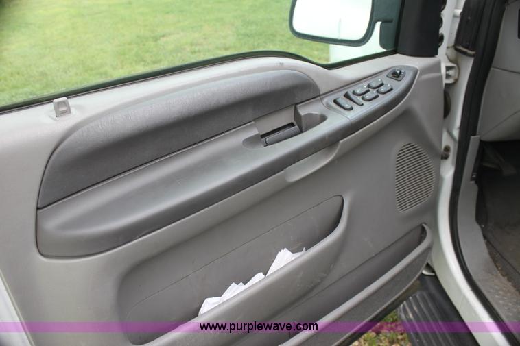 image for item H7485 2001 Ford Excursion XLT SUV