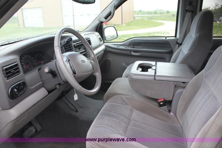 image for item H7485 2001 Ford Excursion XLT SUV