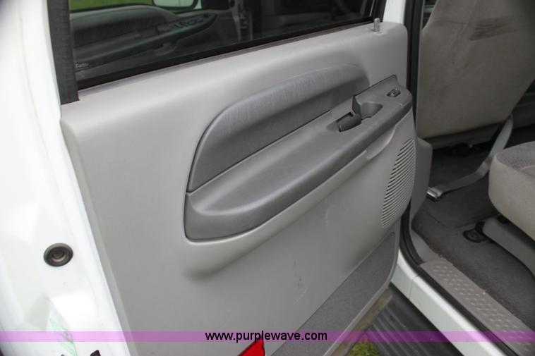 image for item H7485 2001 Ford Excursion XLT SUV