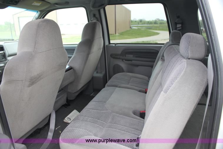 image for item H7485 2001 Ford Excursion XLT SUV