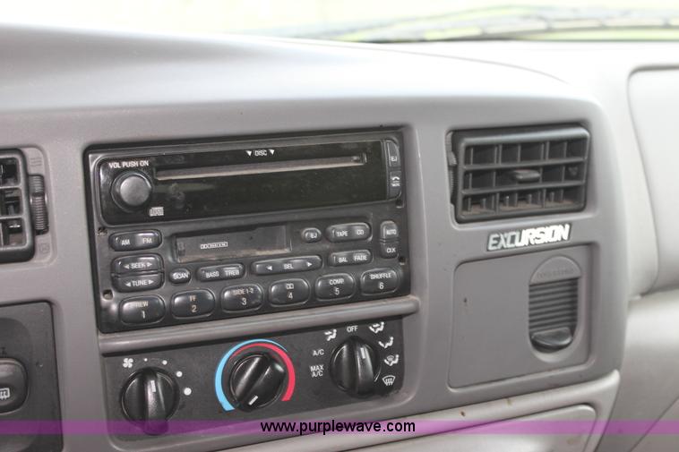 image for item H7485 2001 Ford Excursion XLT SUV