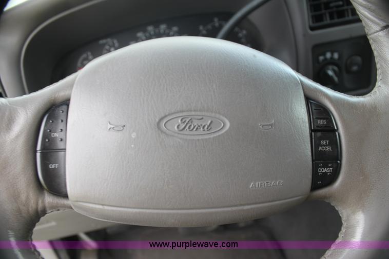 image for item H7485 2001 Ford Excursion XLT SUV