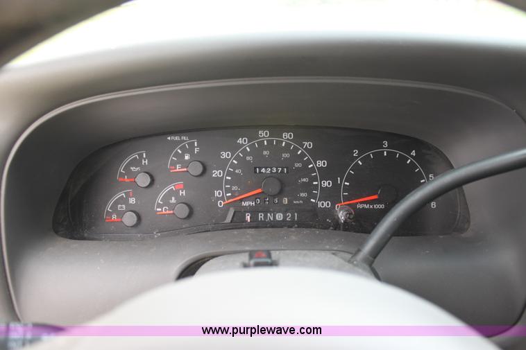 image for item H7485 2001 Ford Excursion XLT SUV