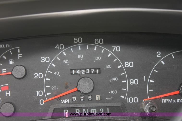 image for item H7485 2001 Ford Excursion XLT SUV