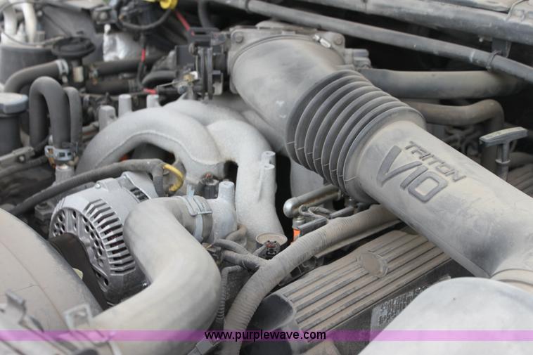 image for item H7485 2001 Ford Excursion XLT SUV