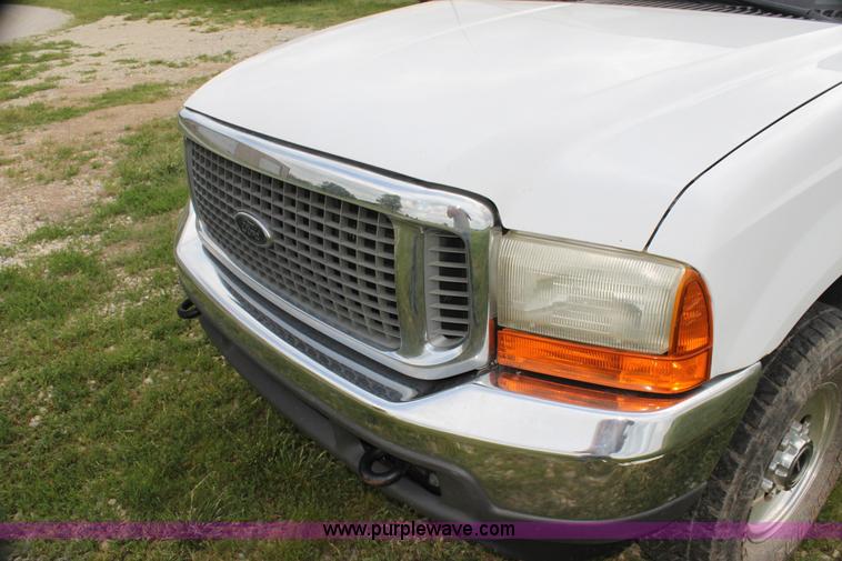 image for item H7485 2001 Ford Excursion XLT SUV