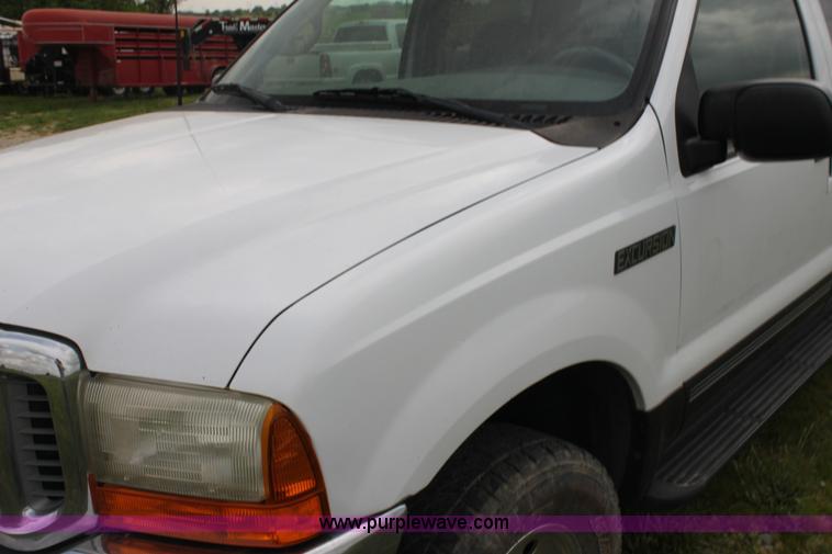 image for item H7485 2001 Ford Excursion XLT SUV
