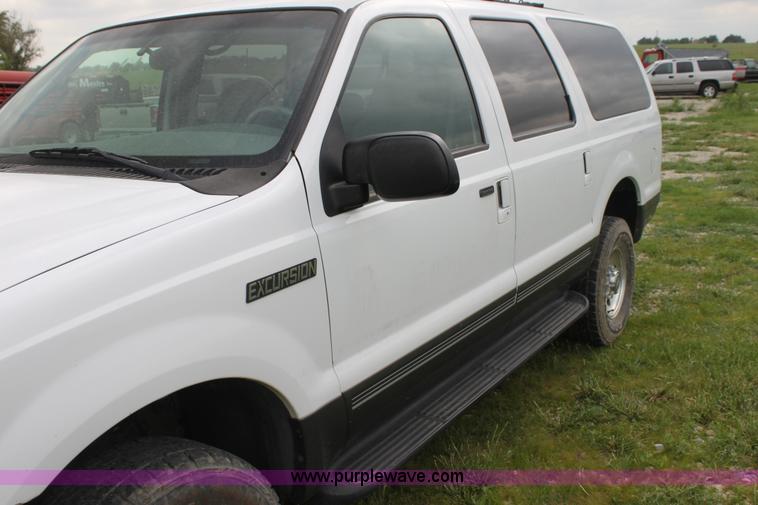 image for item H7485 2001 Ford Excursion XLT SUV