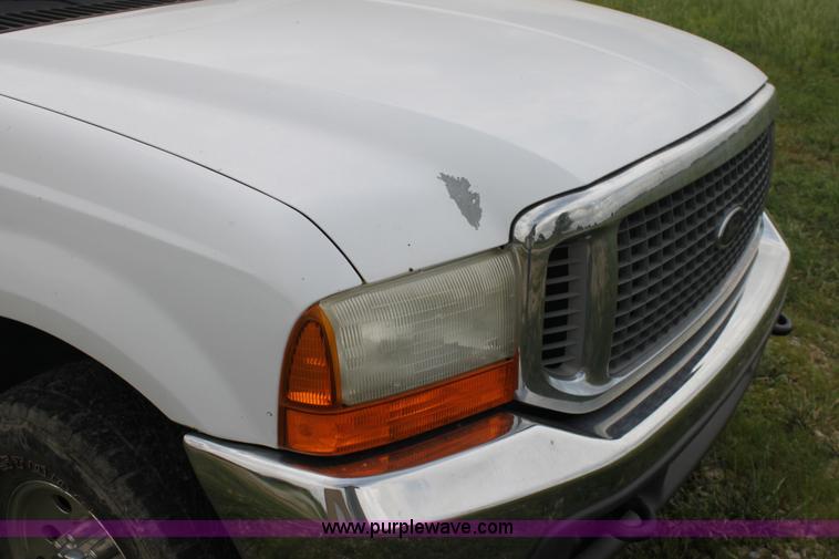 image for item H7485 2001 Ford Excursion XLT SUV