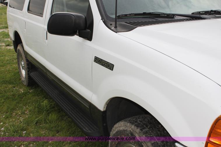 image for item H7485 2001 Ford Excursion XLT SUV