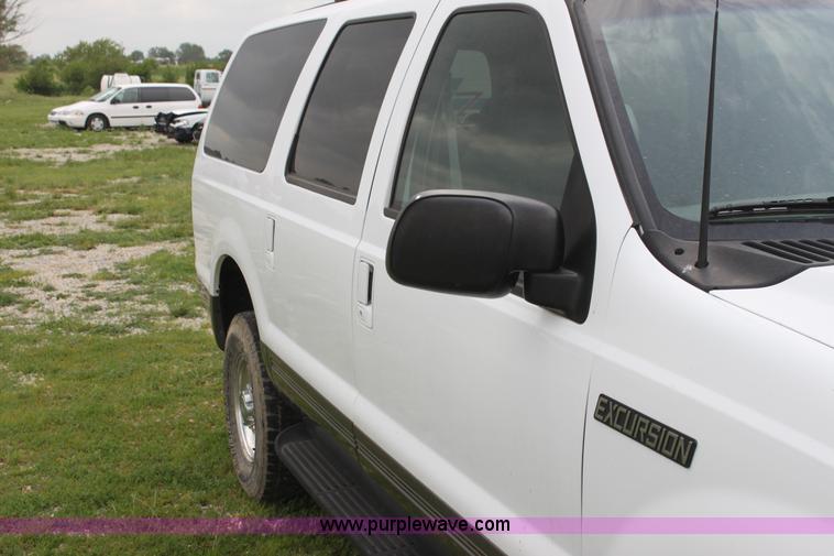 image for item H7485 2001 Ford Excursion XLT SUV