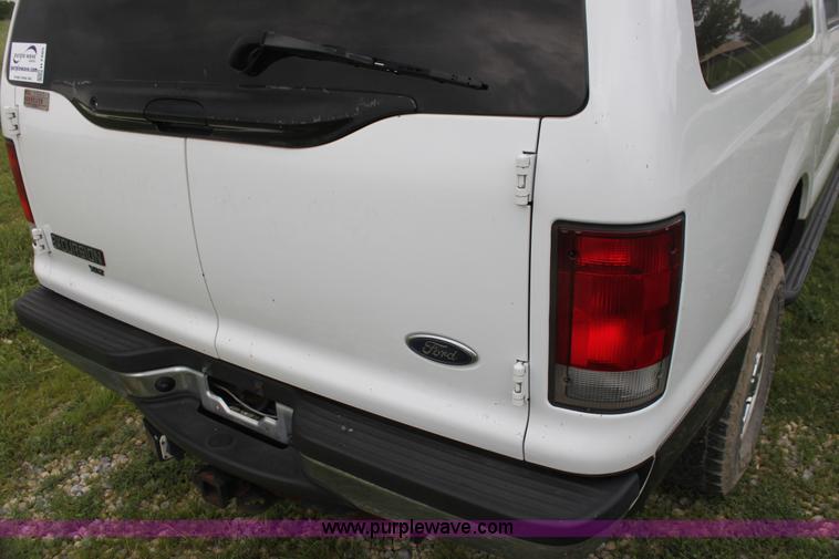 image for item H7485 2001 Ford Excursion XLT SUV