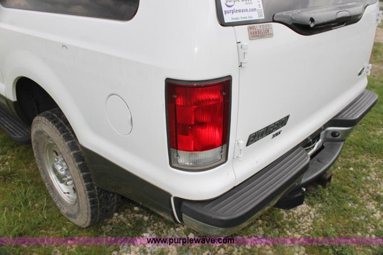 image for item H7485 2001 Ford Excursion XLT SUV