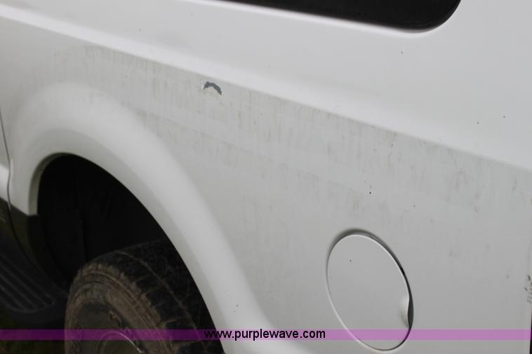 image for item H7485 2001 Ford Excursion XLT SUV