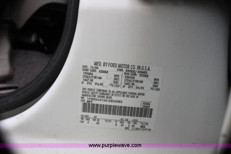 image for item H7485 2001 Ford Excursion XLT SUV