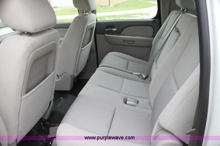 image for item H7486 2009 Chevrolet Suburban 2500 LS SUV