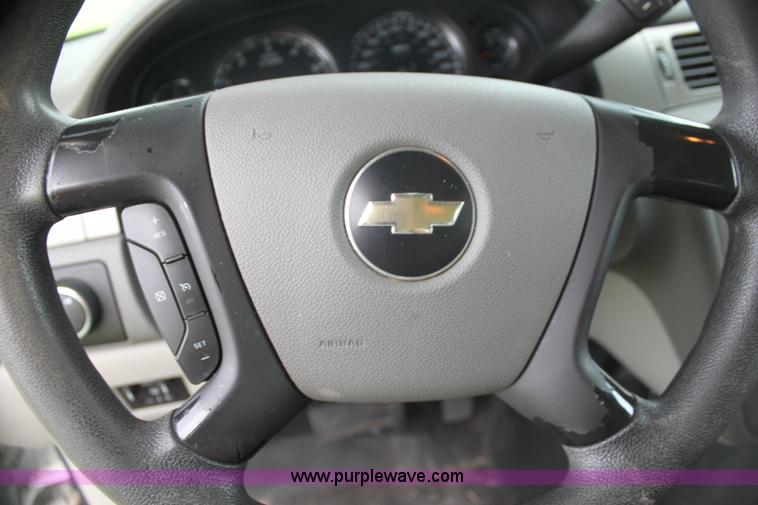 image for item H7486 2009 Chevrolet Suburban 2500 LS SUV