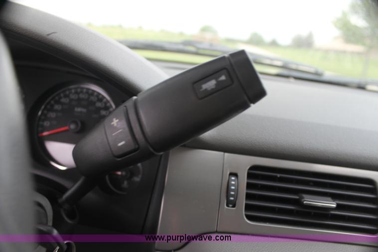 image for item H7486 2009 Chevrolet Suburban 2500 LS SUV