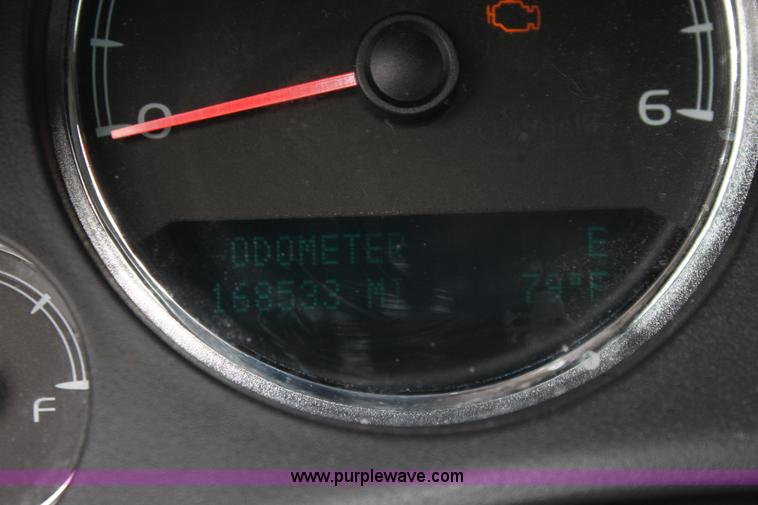 image for item H7486 2009 Chevrolet Suburban 2500 LS SUV