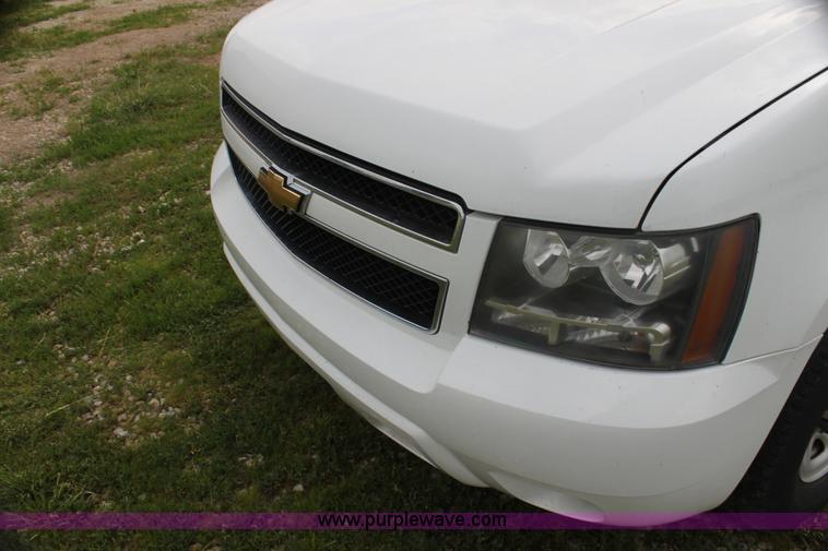 image for item H7486 2009 Chevrolet Suburban 2500 LS SUV