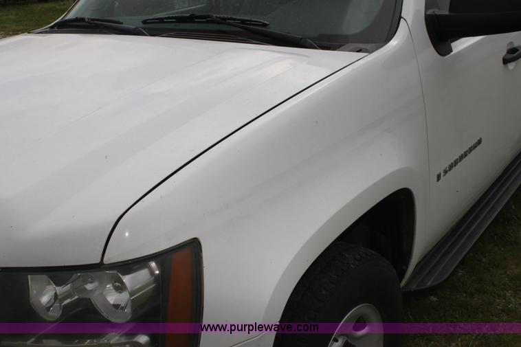 image for item H7486 2009 Chevrolet Suburban 2500 LS SUV