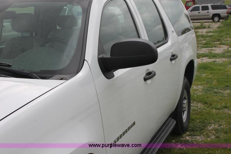 image for item H7486 2009 Chevrolet Suburban 2500 LS SUV