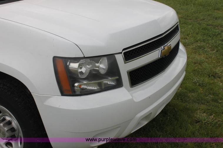 image for item H7486 2009 Chevrolet Suburban 2500 LS SUV