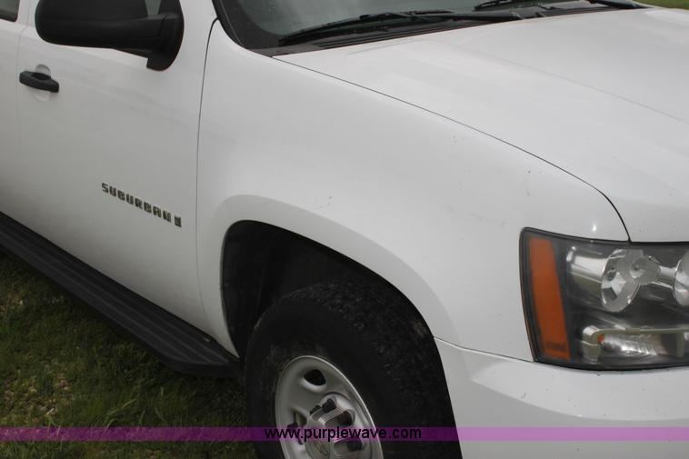image for item H7486 2009 Chevrolet Suburban 2500 LS SUV