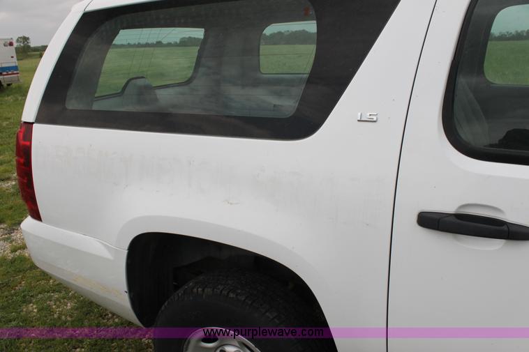 image for item H7486 2009 Chevrolet Suburban 2500 LS SUV