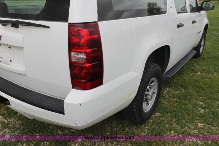 image for item H7486 2009 Chevrolet Suburban 2500 LS SUV