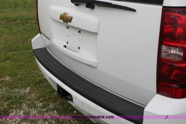 image for item H7486 2009 Chevrolet Suburban 2500 LS SUV