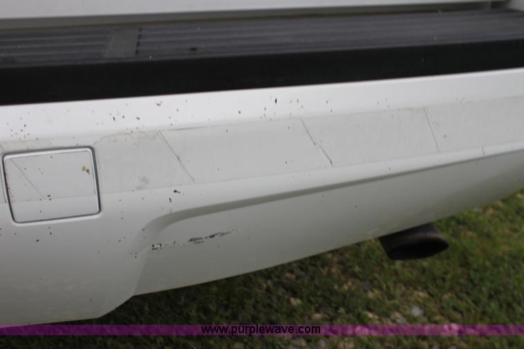 image for item H7486 2009 Chevrolet Suburban 2500 LS SUV