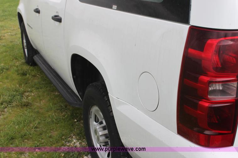 image for item H7486 2009 Chevrolet Suburban 2500 LS SUV
