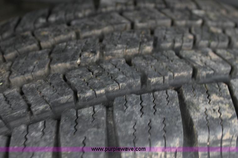 image for item H7486 2009 Chevrolet Suburban 2500 LS SUV