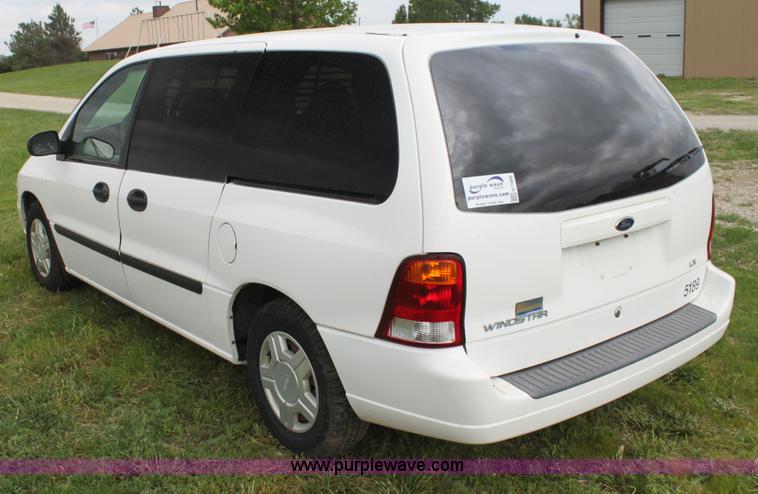 image for item H7488 2003 Ford Windstar LX minivan