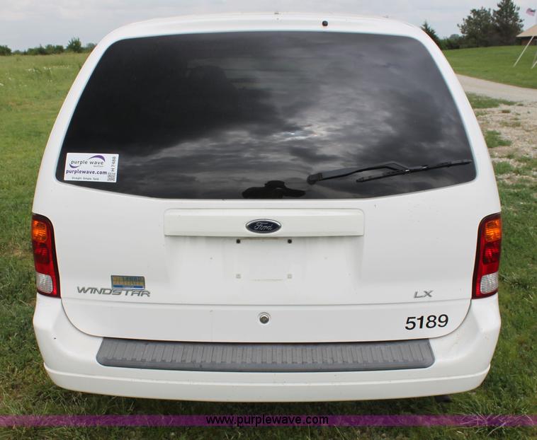 image for item H7488 2003 Ford Windstar LX minivan