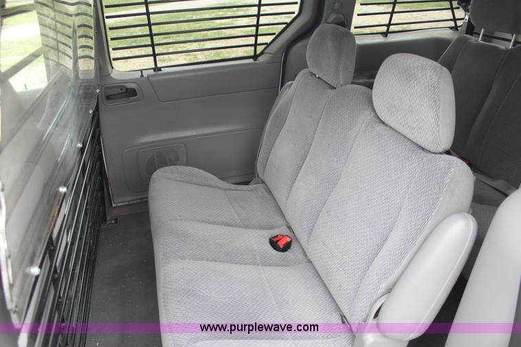 image for item H7488 2003 Ford Windstar LX minivan