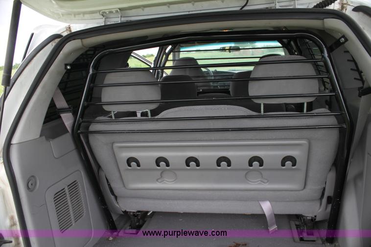 image for item H7488 2003 Ford Windstar LX minivan