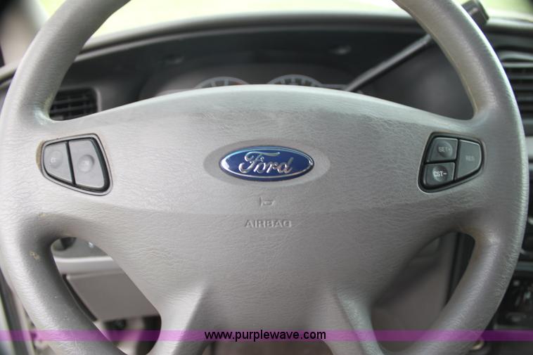 image for item H7488 2003 Ford Windstar LX minivan