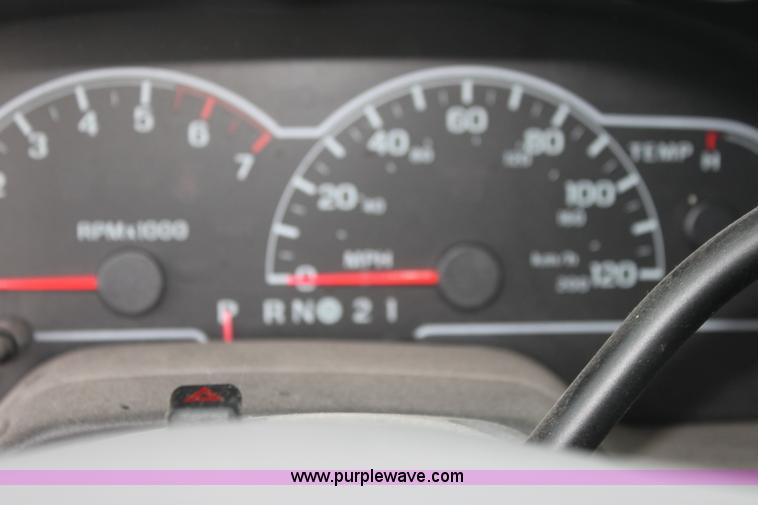 image for item H7488 2003 Ford Windstar LX minivan