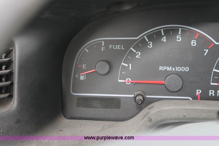 image for item H7488 2003 Ford Windstar LX minivan