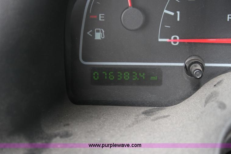 image for item H7488 2003 Ford Windstar LX minivan