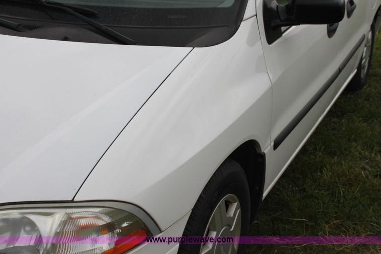 image for item H7488 2003 Ford Windstar LX minivan