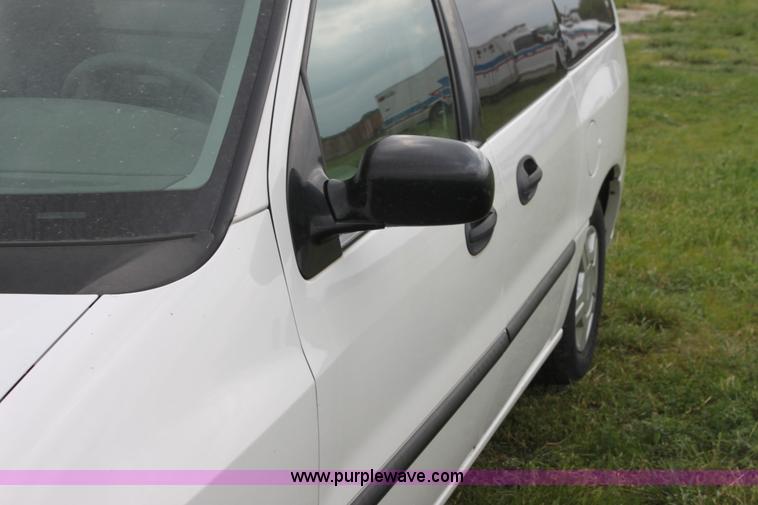 image for item H7488 2003 Ford Windstar LX minivan