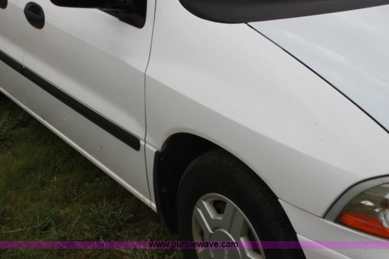 image for item H7488 2003 Ford Windstar LX minivan