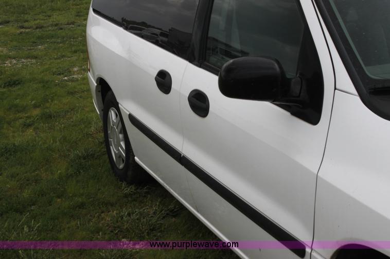 image for item H7488 2003 Ford Windstar LX minivan